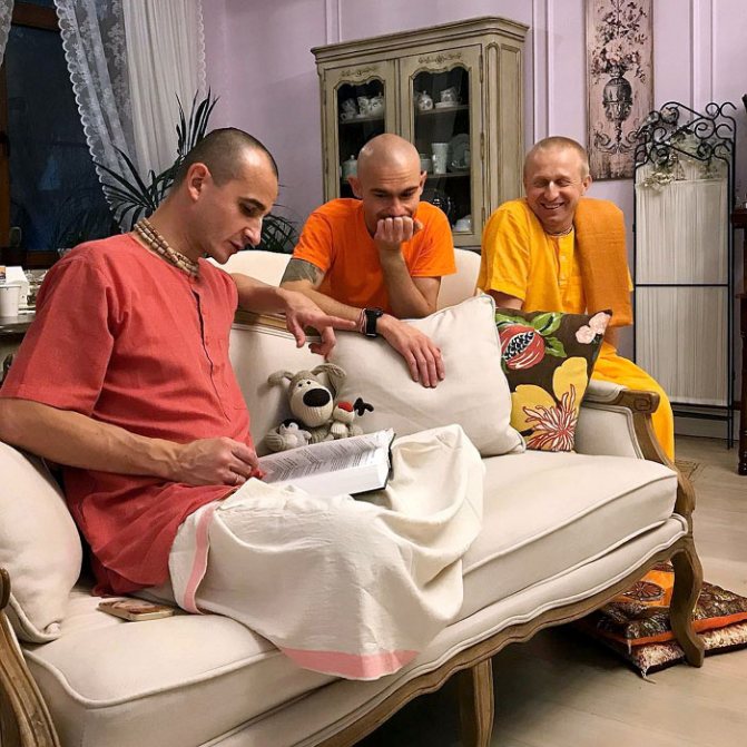 Эти ребята, по мнению Пигуренко, помогают им с супругой духовно расти