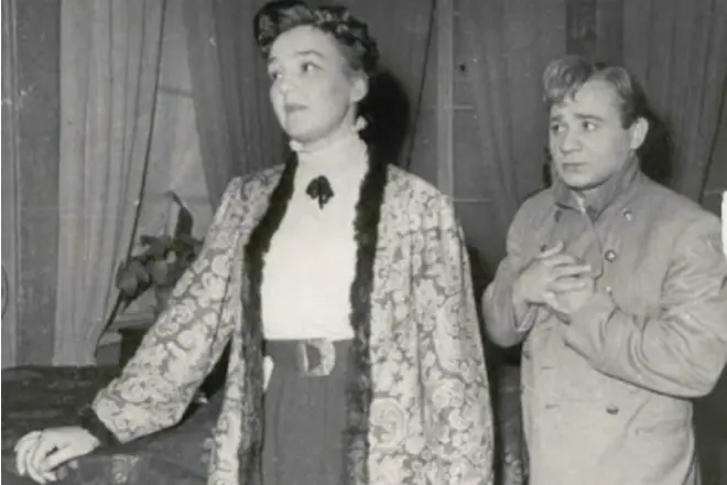 'Евгений Леонов в роли Лариосика в спектакле 